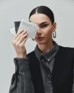 Lola δερμάτινη καρτοθήκη σε μεταλλικό χρώμα | Leather Twist