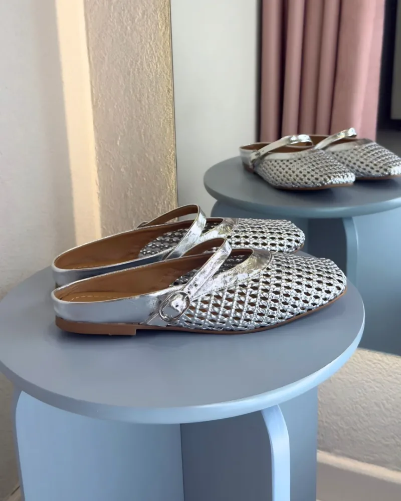 So Chic Δερμάτινα Ασημί Πλεκτά Mules Flat