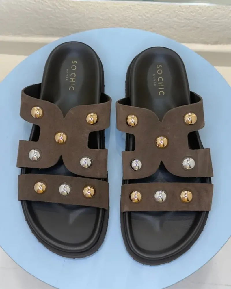 So Chic Καφέ Suede Flat Σανδάλια με Τρουκς Rachel