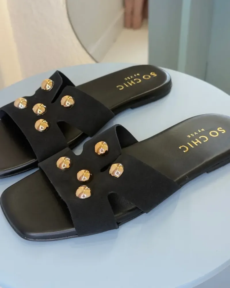 So Chic Μαύρα Flat Σανδάλια με Χρυσές Τρούκς Agnes So Chic Μαύρα Flat Σανδάλια με Χρυσές Τρούκς Agnes