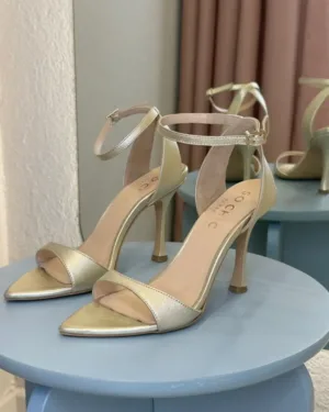 So Chic Χρυσά Βραδινά Πέδιλα με Λεπτό Τακούνι So Chic Χρυσά Βραδινά Πέδιλα με Λεπτό Τακούνι