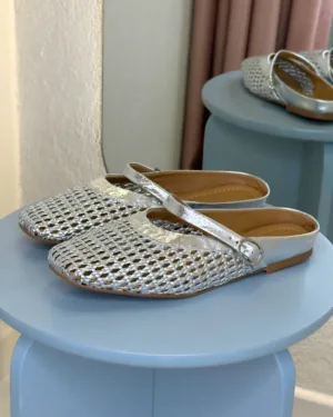 So Chic Δερμάτινα Ασημί Πλεκτά Mules Flat So Chic Δερμάτινα Ασημί Πλεκτά Mules Flat